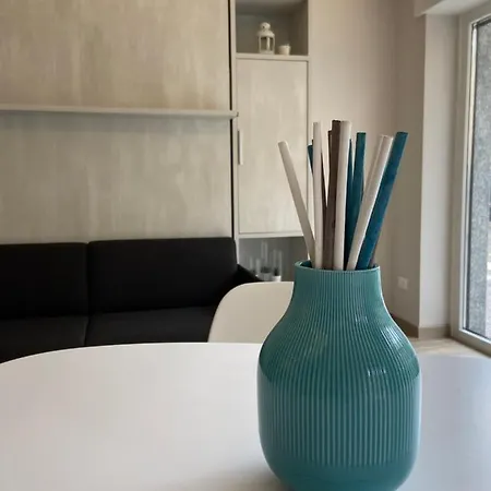 Lovingstresa In The Heart Of The Town * ストレーザ